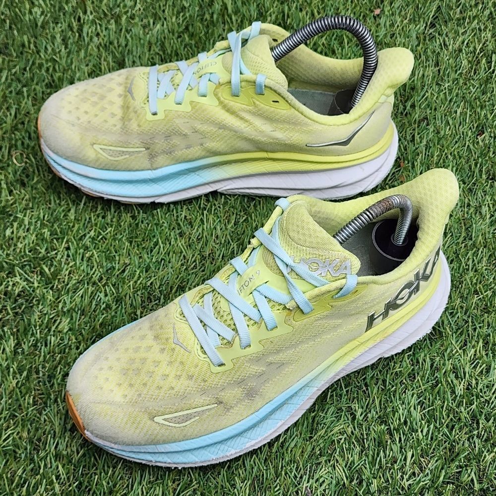 HOKA CLIFTON 9 - Womens Athletic Shoes - SIZE 6.5B ** Need New Insoles **